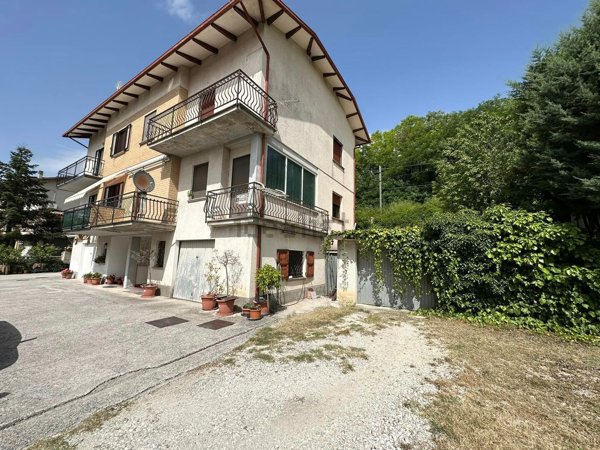 casa indipendente in vendita a Fossato di Vico