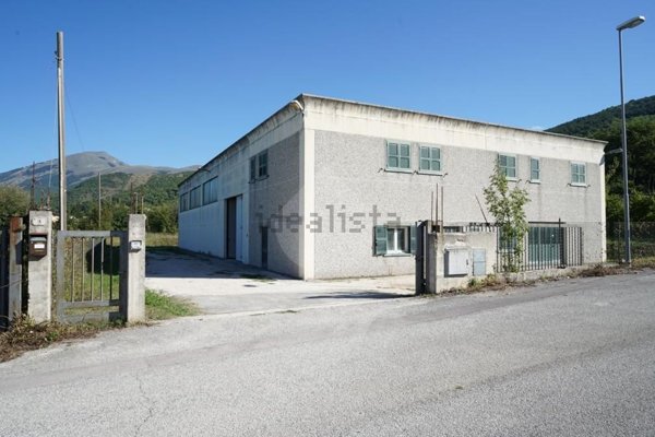 capannone in vendita a Fossato di Vico in zona Purello