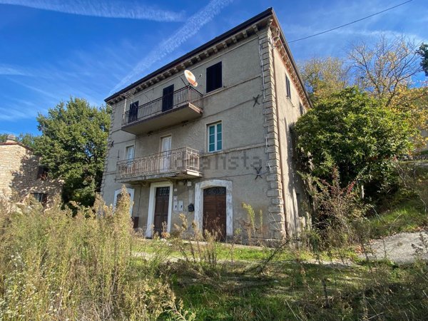 appartamento in vendita a Fossato di Vico in zona Palazzolo
