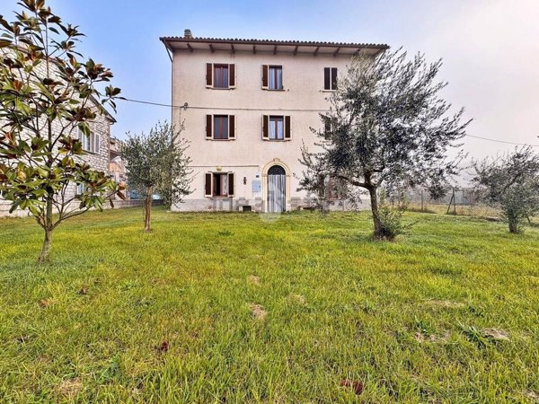 casa indipendente in vendita a Fossato di Vico