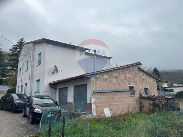 appartamento in vendita a Fossato di Vico in zona Purello