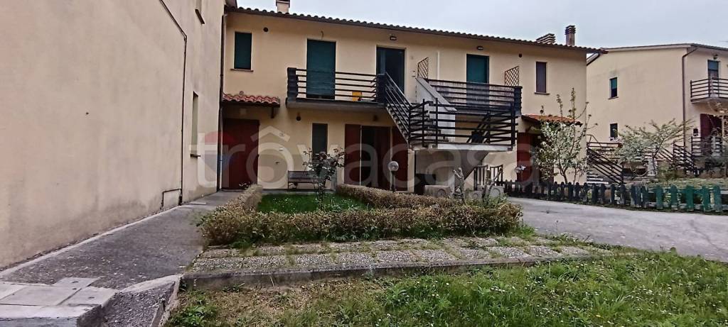 appartamento in vendita a Fossato di Vico in zona Osteria del Gatto