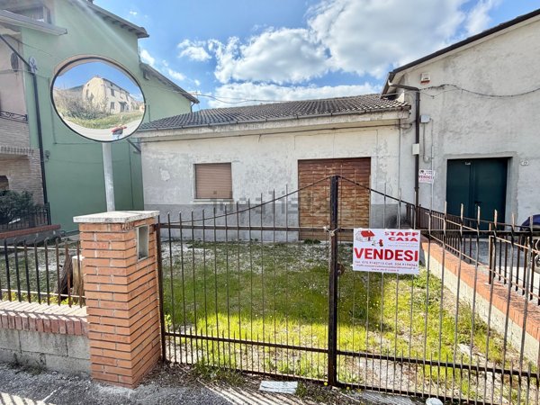 appartamento in vendita a Fossato di Vico in zona Purello