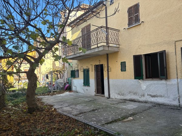 casa indipendente in vendita a Fossato di Vico in zona Palazzolo