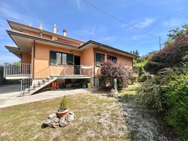 casa indipendente in vendita a Fossato di Vico in zona Osteria del Gatto