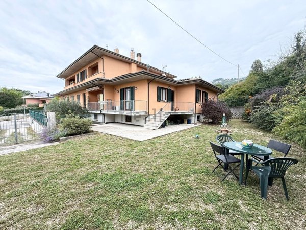 casa indipendente in vendita a Fossato di Vico