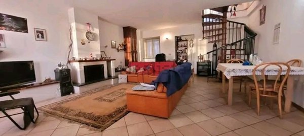 casa indipendente in vendita a Fossato di Vico in zona Palazzolo