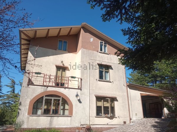 casa indipendente in vendita a Fossato di Vico