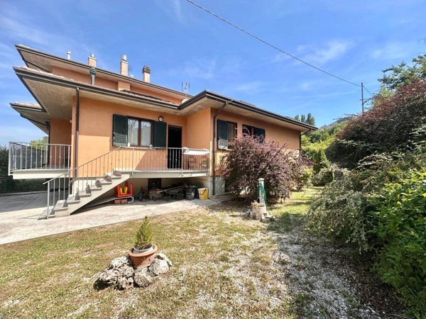 casa indipendente in vendita a Fossato di Vico in zona Osteria del Gatto