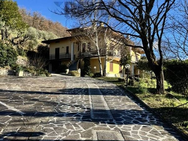casa indipendente in vendita a Fossato di Vico