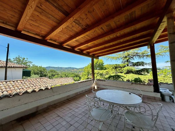 casa indipendente in vendita a Fossato di Vico in zona Palazzolo