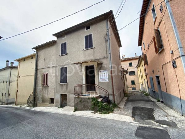 casa indipendente in vendita a Fossato di Vico in zona Palazzolo