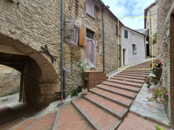 casa indipendente in vendita a Fossato di Vico