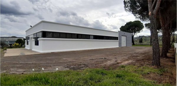 locale di sgombero in vendita a Fratta Todina