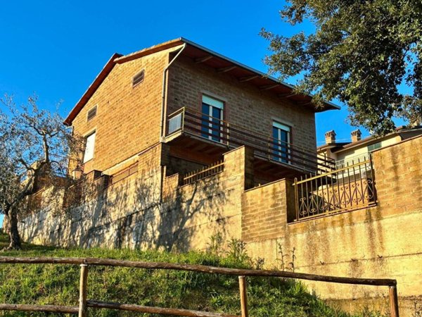 casa indipendente in vendita a Fratta Todina
