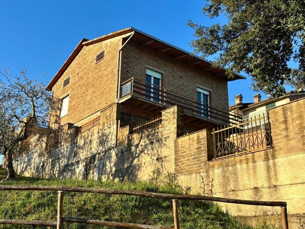 casa indipendente in vendita a Fratta Todina