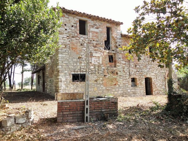 casale in vendita a Fratta Todina