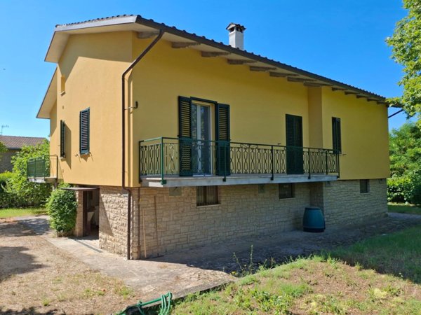 casa indipendente in vendita a Fratta Todina