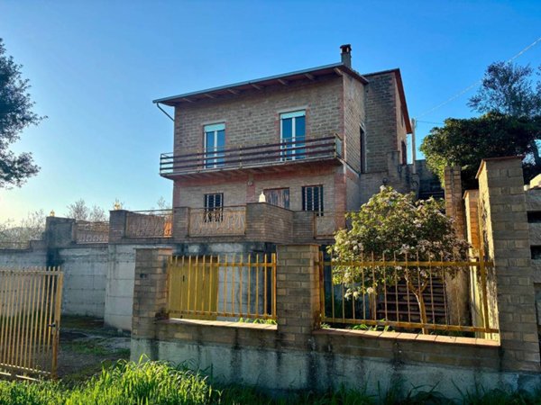 casa indipendente in vendita a Fratta Todina