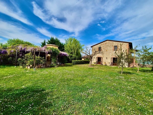 casale in vendita a Fratta Todina