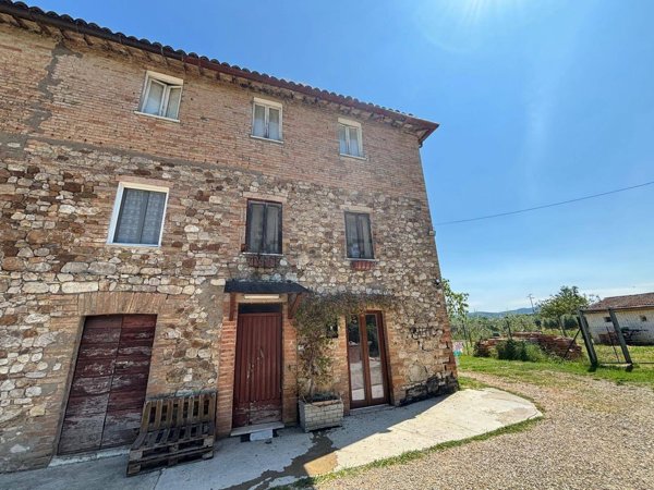 casa indipendente in vendita a Fratta Todina