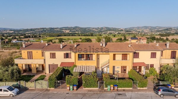 casa indipendente in vendita a Fratta Todina in zona Bino