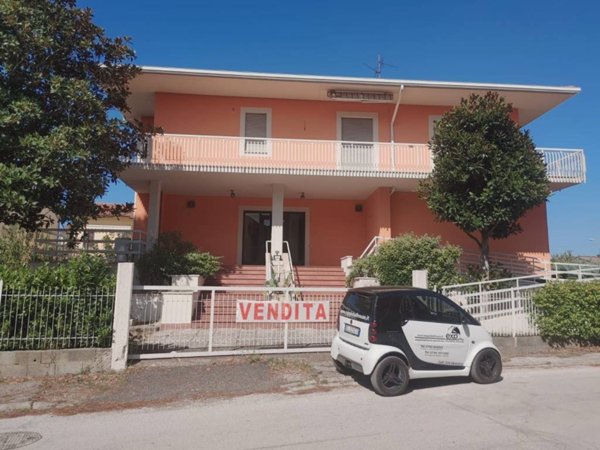 casa indipendente in vendita a Giano dell'Umbria in zona Bastardo