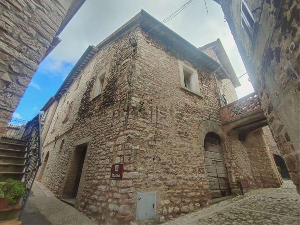 appartamento in vendita a Giano dell'Umbria in zona Montecchio