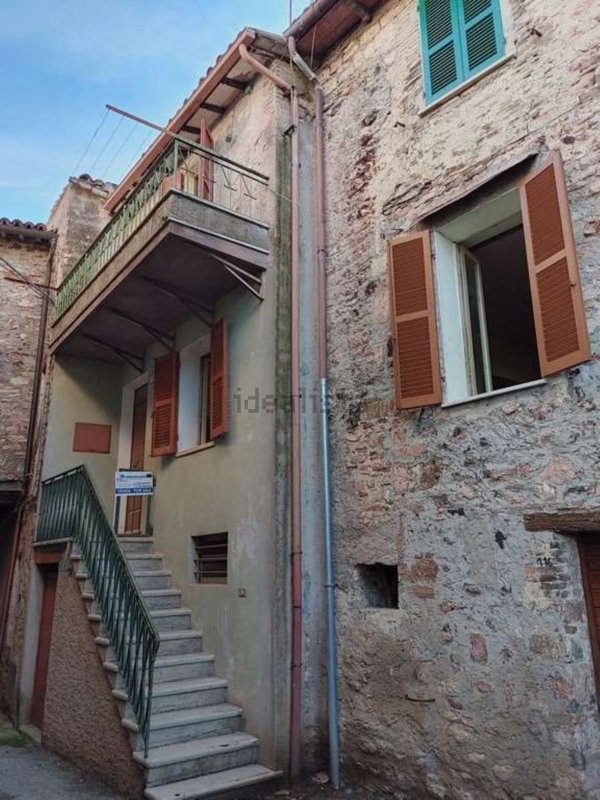 appartamento in vendita a Giano dell'Umbria in zona Montecchio