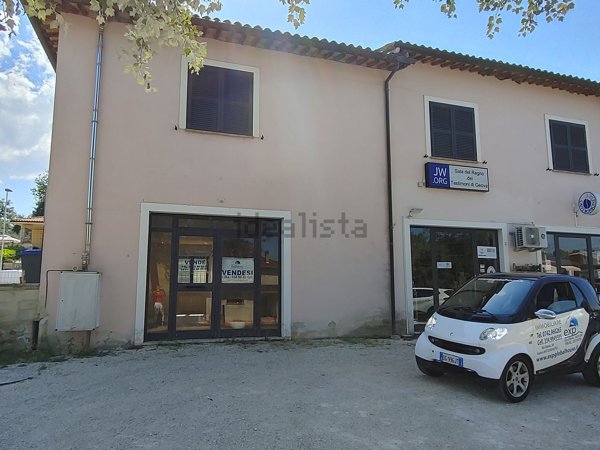 ufficio in vendita a Giano dell'Umbria in zona Bastardo
