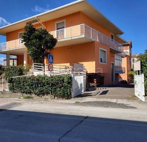 casa indipendente in vendita a Giano dell'Umbria in zona Bastardo