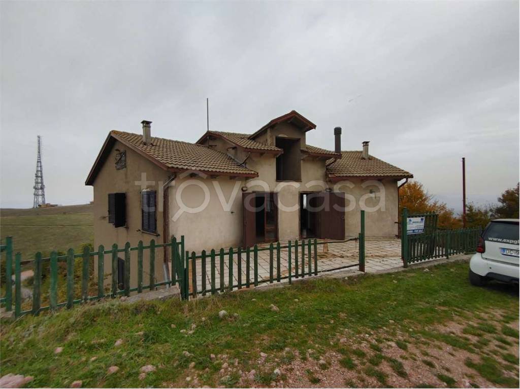casa indipendente in vendita a Giano dell'Umbria