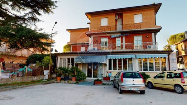 negozio in vendita a Giano dell'Umbria in zona Bastardo