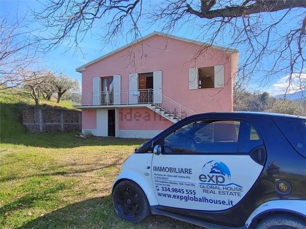 casa indipendente in vendita a Giano dell'Umbria