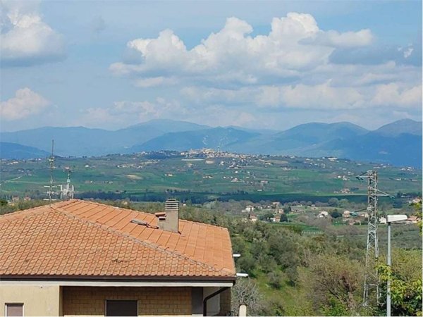 casa indipendente in vendita a Giano dell'Umbria