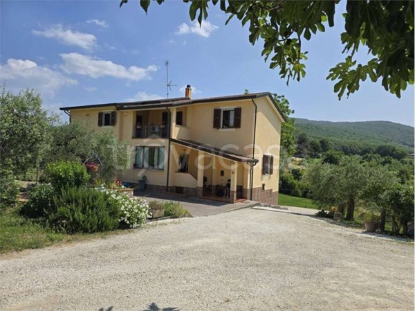 casa indipendente in vendita a Giano dell'Umbria in zona Bastardo