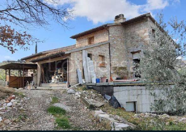 casa indipendente in vendita a Giano dell'Umbria