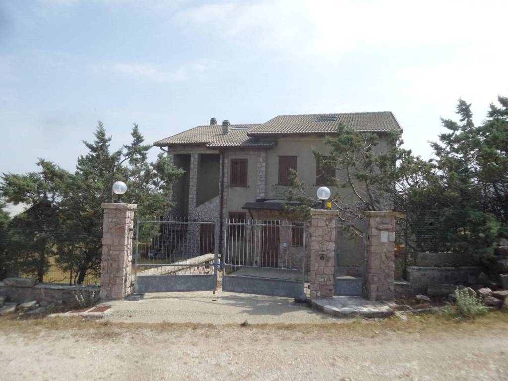 casa indipendente in vendita a Giano dell'Umbria