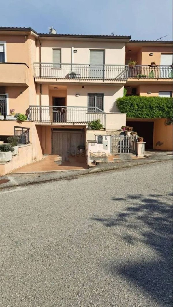 casa indipendente in vendita a Giano dell'Umbria in zona Bastardo