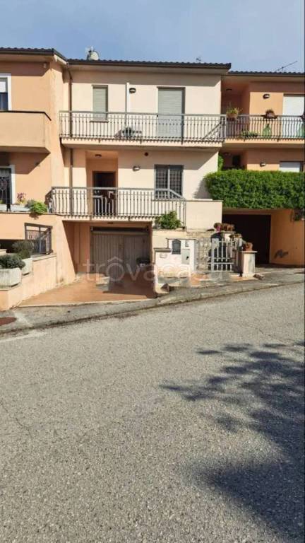 casa indipendente in vendita a Giano dell'Umbria in zona Bastardo