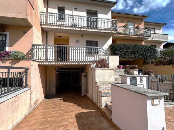casa indipendente in vendita a Giano dell'Umbria in zona Bastardo