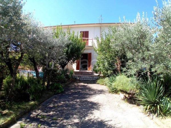 casa indipendente in vendita a Giano dell'Umbria