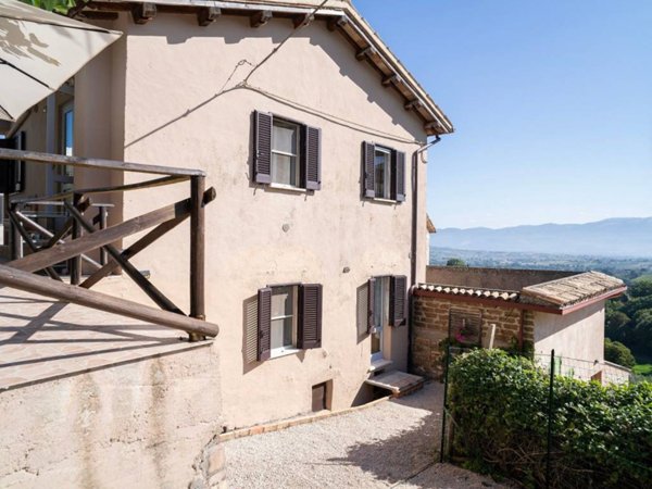 casa indipendente in vendita a Giano dell'Umbria
