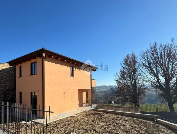 casa indipendente in vendita a Giano dell'Umbria
