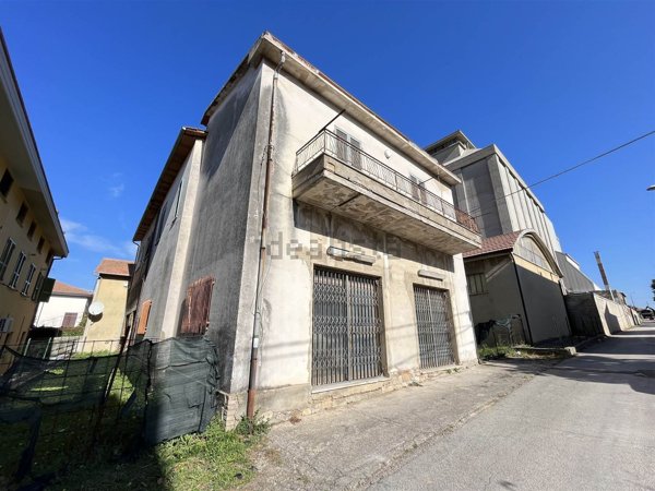 casa indipendente in vendita a Giano dell'Umbria