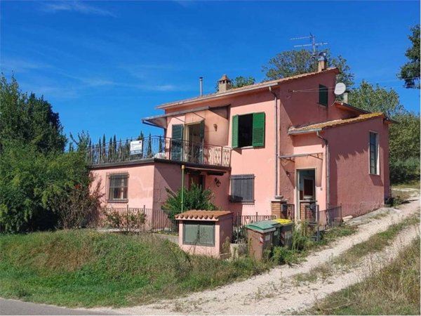 casa indipendente in vendita a Giano dell'Umbria in zona Bastardo