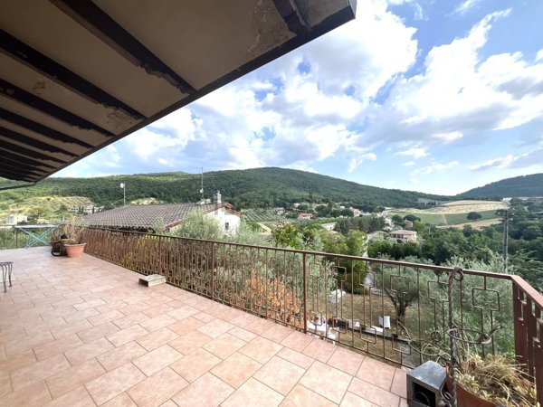 casa indipendente in vendita a Giano dell'Umbria in zona Montecchio