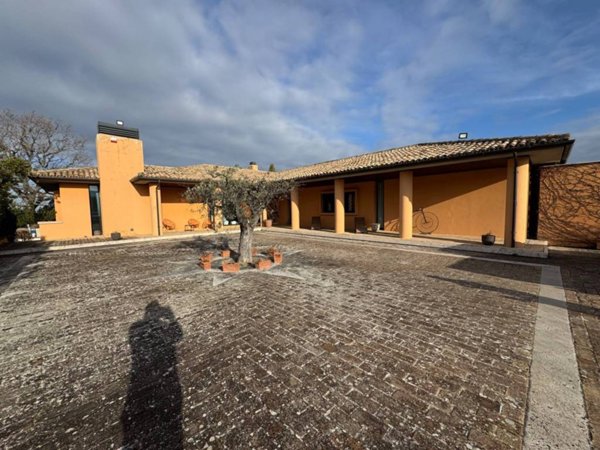 casa indipendente in vendita a Giano dell'Umbria