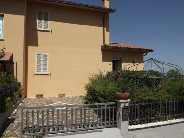 casa indipendente in vendita a Giano dell'Umbria