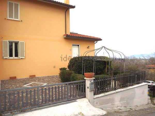 casa indipendente in vendita a Giano dell'Umbria